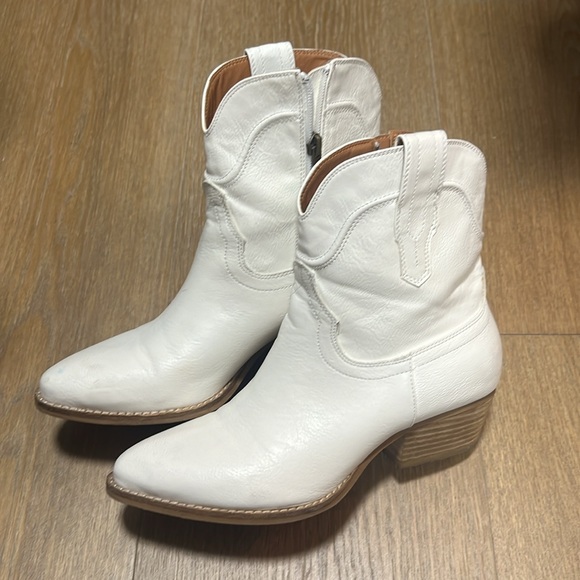 NEW Distressed Pointy Toe Stack Block Heel Western Ankle Booties Boots Off White - Picture 14 of 14